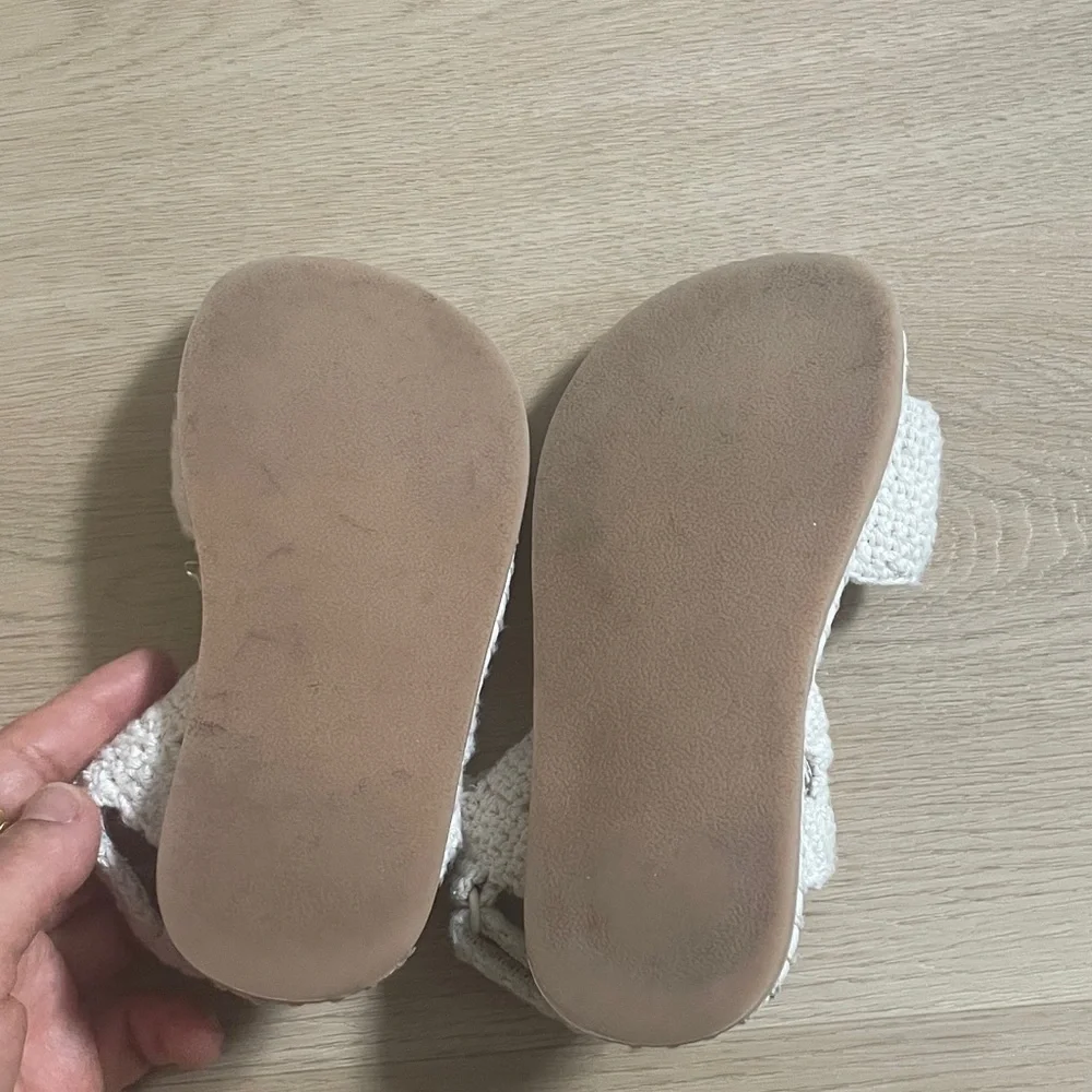 Zara Kids Cream Crochet Flower Sandals - Picture 6 of 8